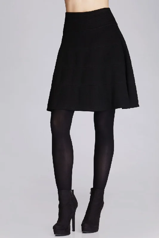Skirt with a scalloped hem for a feminine and delicate touchJuchi Skirt
