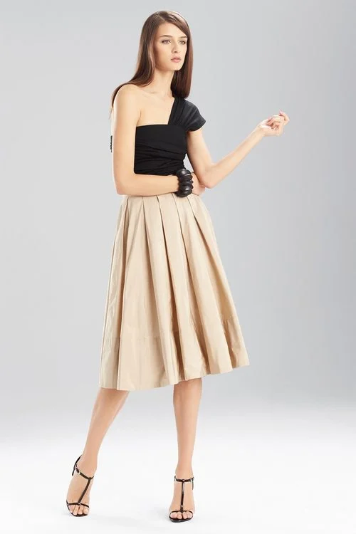 Nursing skirt with discreet access for breastfeeding mothersTaffeta Skirt