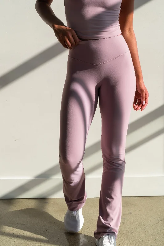 Ripped women leggings for a trendy and rebellious fashion statementCloud II™ Trouser - Thistle Ripped women leggings for a trendy and rebellious fashion statementCloud II™ Trouser - Thistle