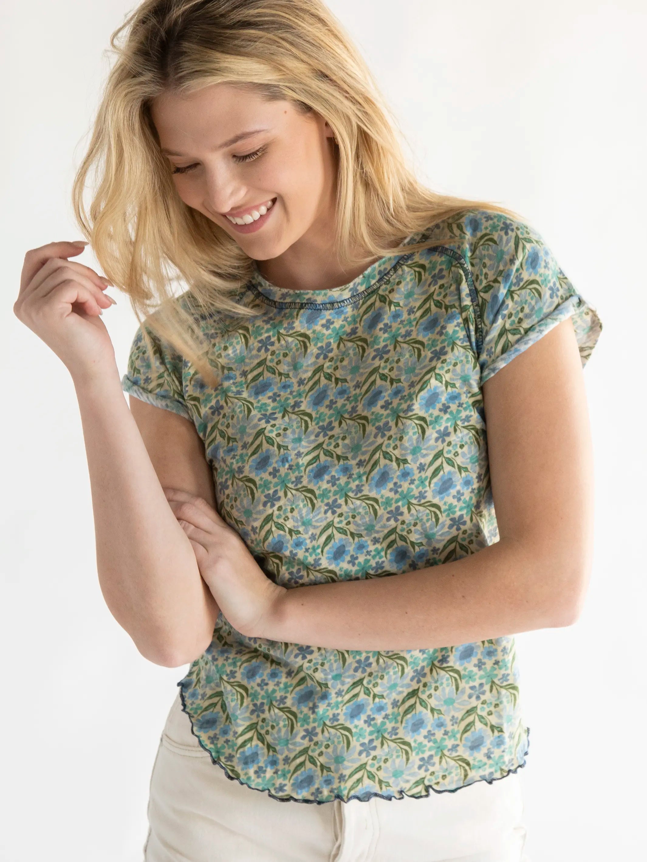 V - Neck Women's Ribbed Wool Sweaters for FallLily Cotton Short Sleeve Tee Shirt - Blue Floral V - Neck Women's Ribbed Wool Sweaters for FallLily Cotton Short Sleeve Tee Shirt - Blue Floral