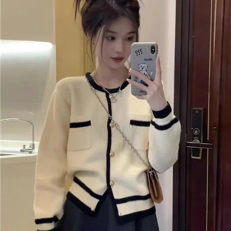 cable knit women cardigan with intricate patternsNew French-style small fragrant knitted cardigan niche design sense ladies sweater coat round neck contrast color top     S3380
