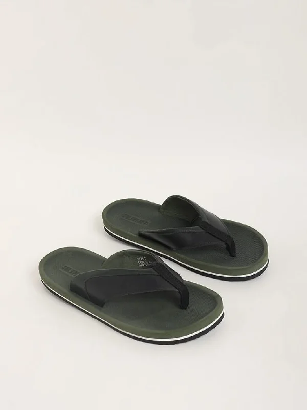 Stretchable Women Shorts for Maximum MobilitySOLEPLAY Solid Green Flip-Flop