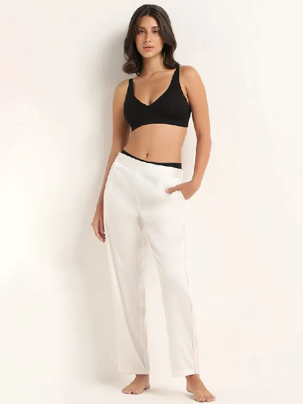 Elastic Waist Women Shorts for Easy Wear and ComfortWunderlove Black Invisible Bra