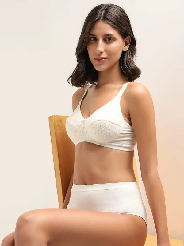 Twill Women Shorts with a Smooth Texture and DurabilityWunderlove Off White Self-Patterned Bra